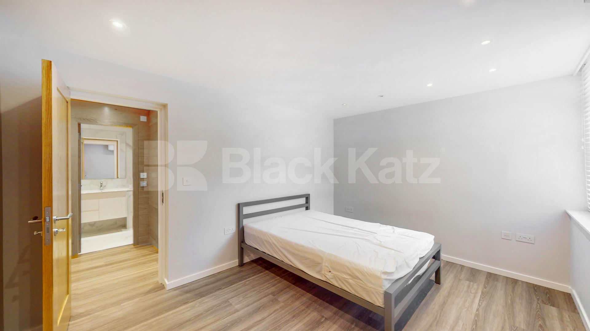 Modern Sharers Apartment Brondesbury Park, Brondesbury 